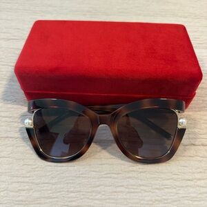 Brand new Carolina Herrera sunglasses no tags. They are  gorgeous w chic pearls